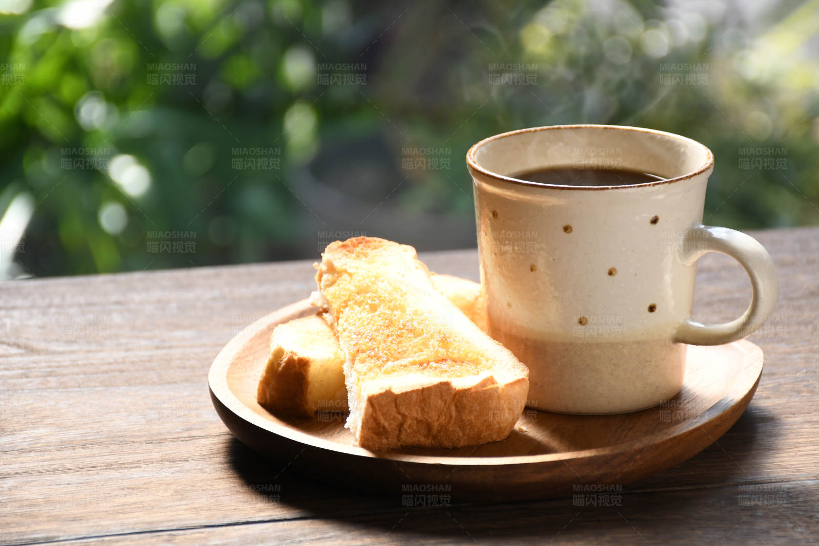 早餐 烤面包和热咖啡图片