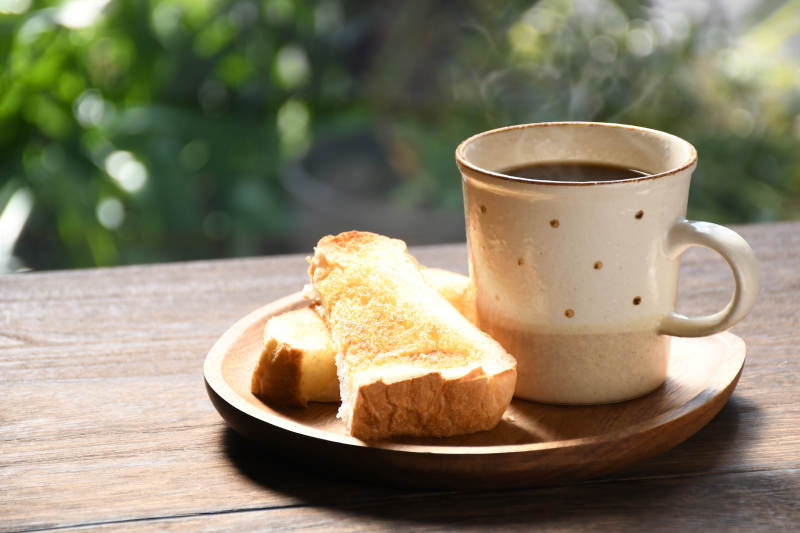 早餐 烤面包和热咖啡图片