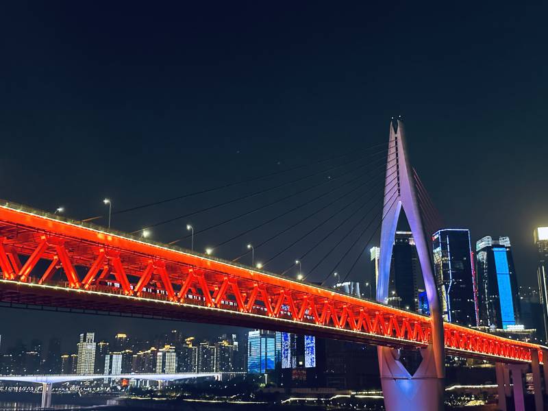 夜色中的城市桥梁图片