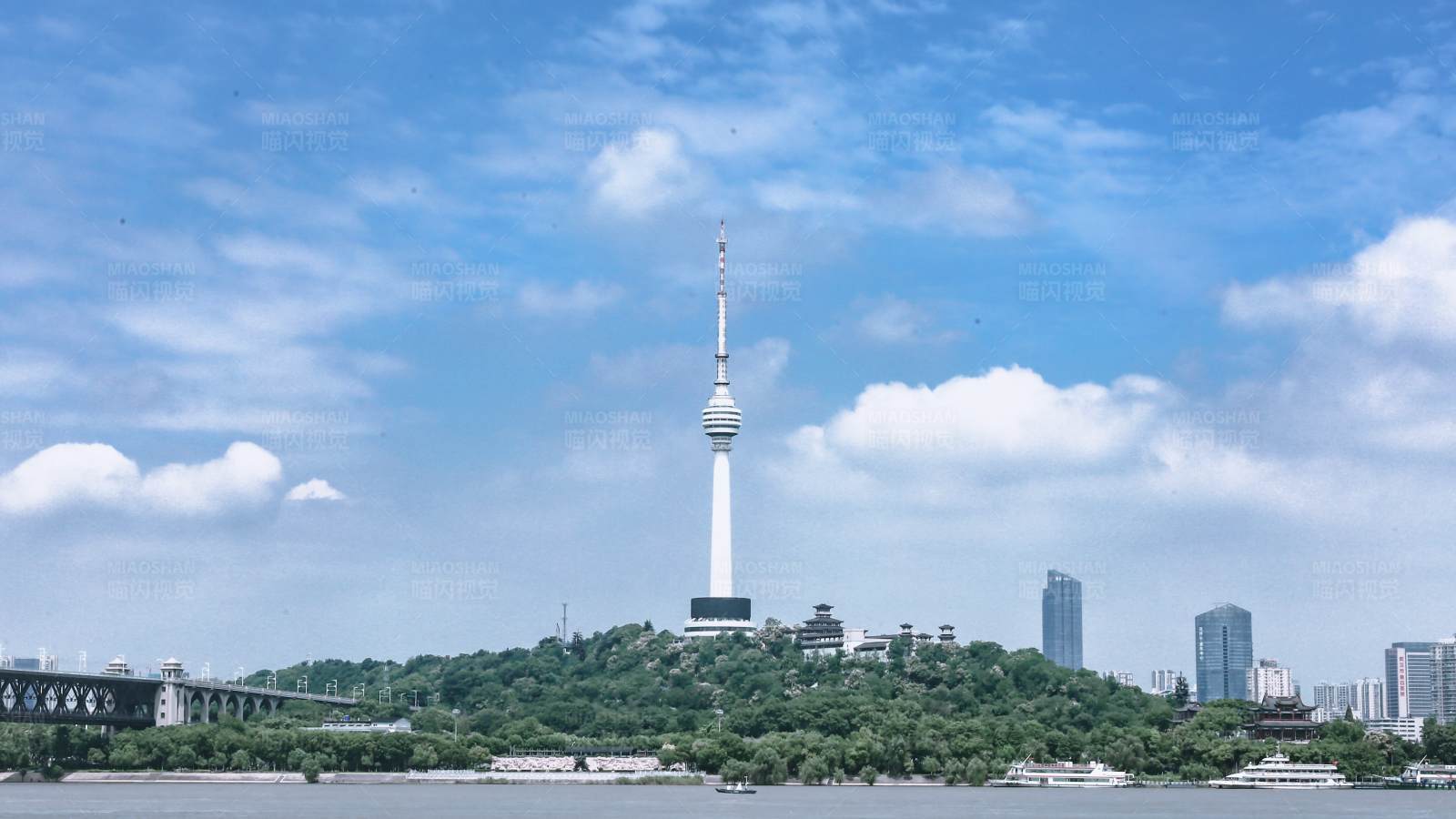 武汉长江大桥与电视塔图片