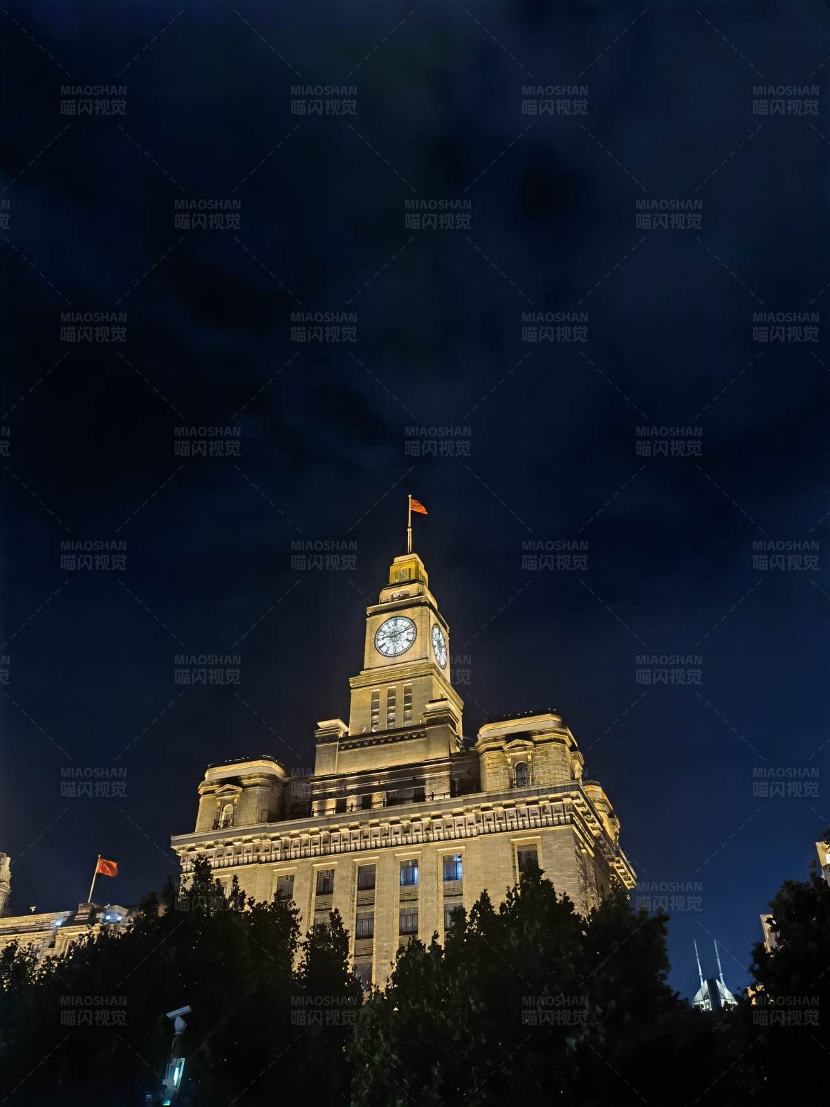 夜幕下的钟楼图片