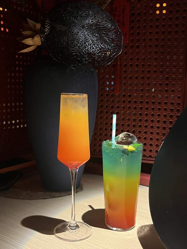 色彩斑斓的鸡尾酒图片