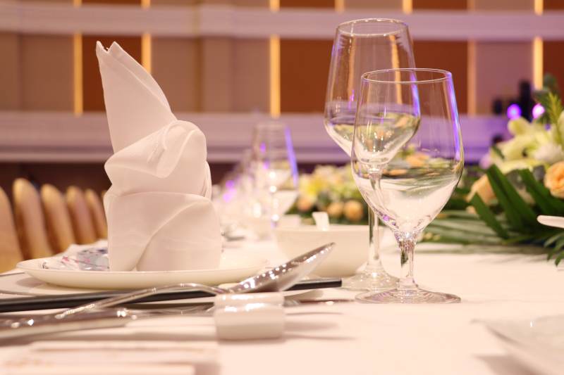 宴席餐桌布置图片