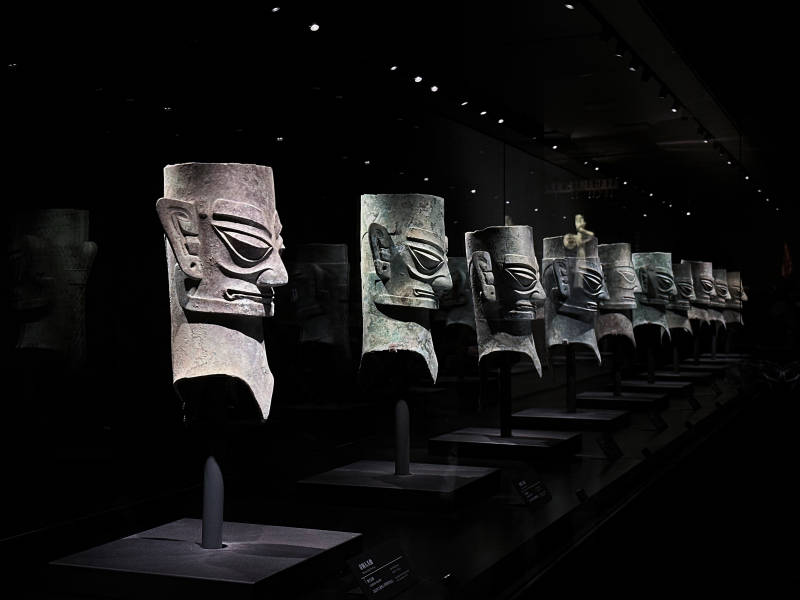 青铜面具展图片