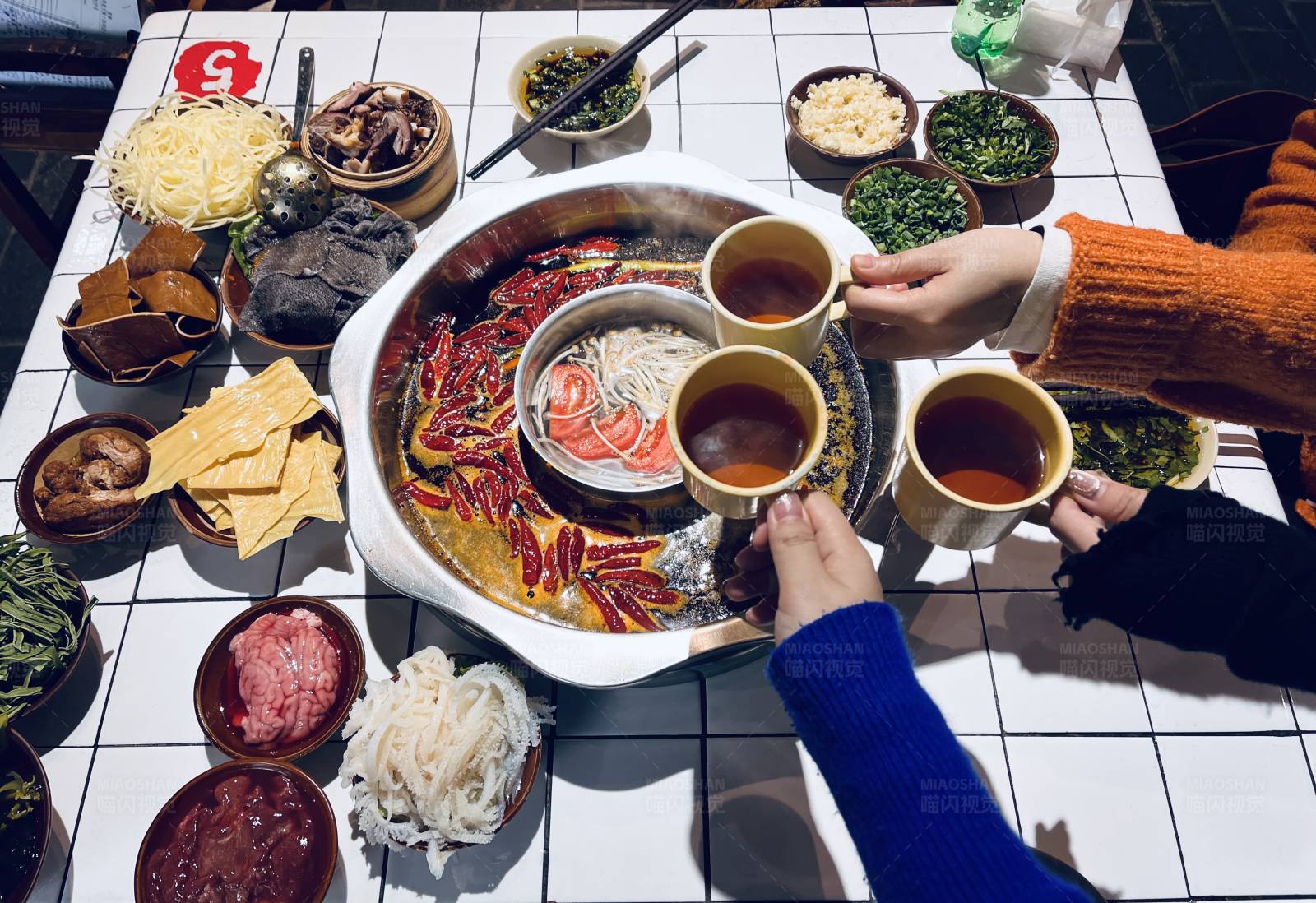 围炉煮茶 暖意融融图片