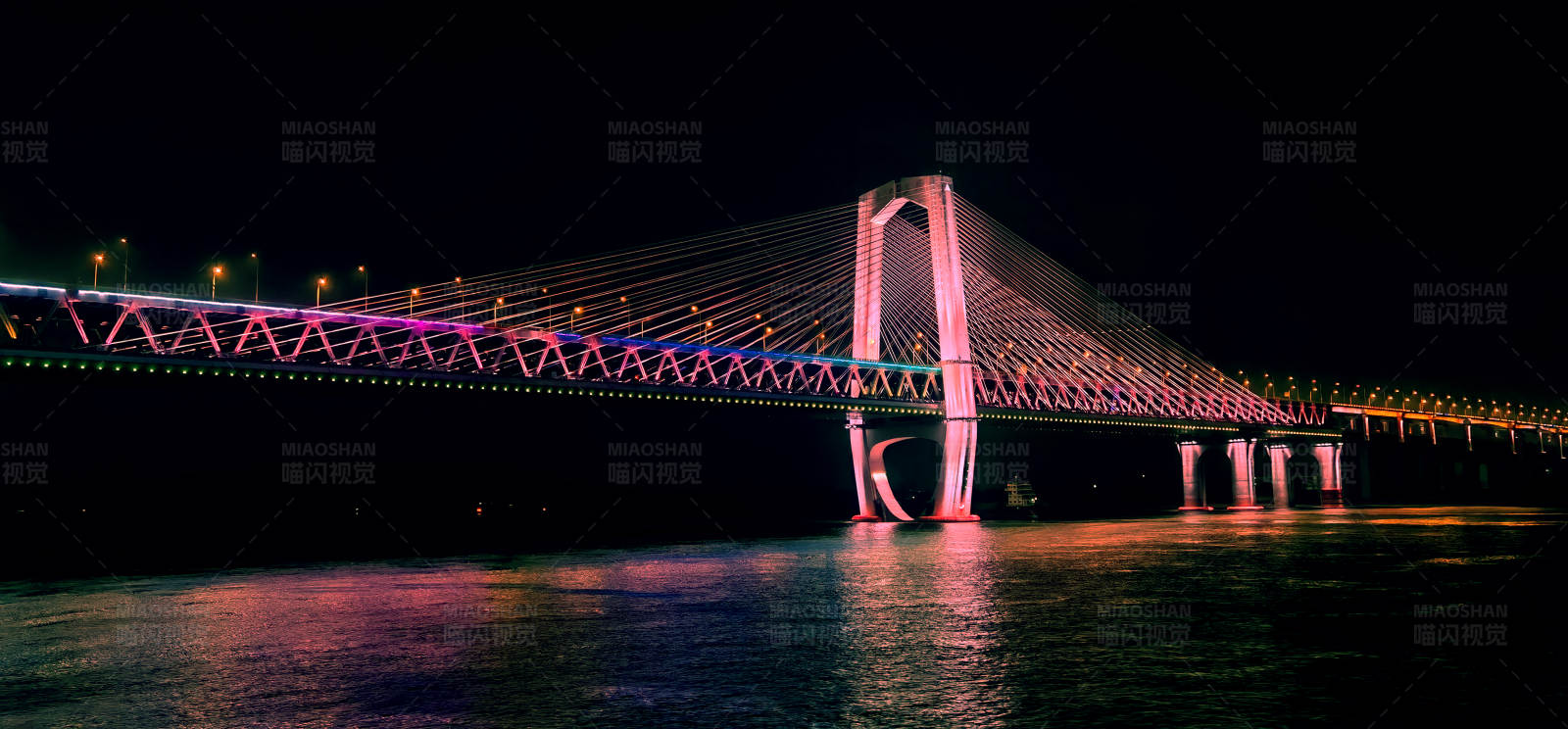 夜色中的芜湖长江大桥图片