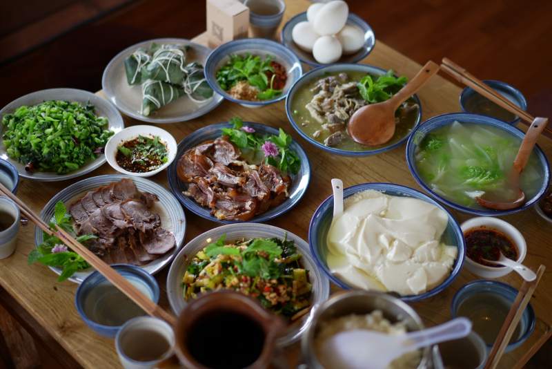 中式家常菜餐桌图片