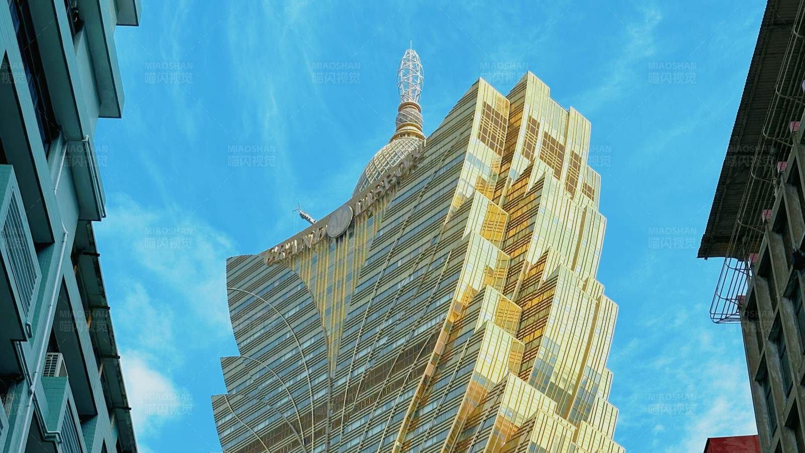 金色摩天大楼图片