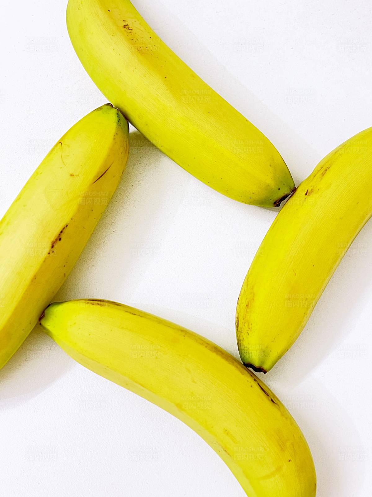 四根香蕉的排列图片