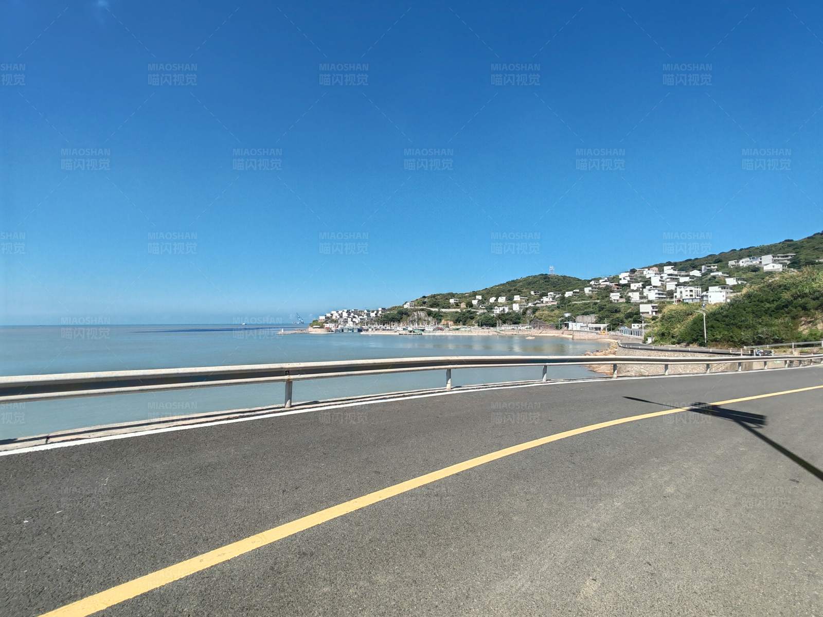 海岸公路晴空万里图片