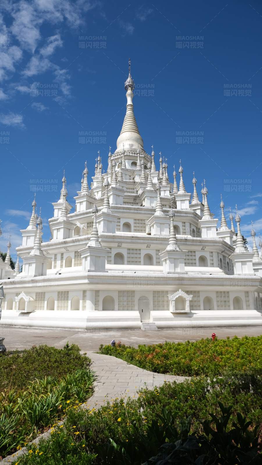 云南最美佛塔——芒市银塔 图片