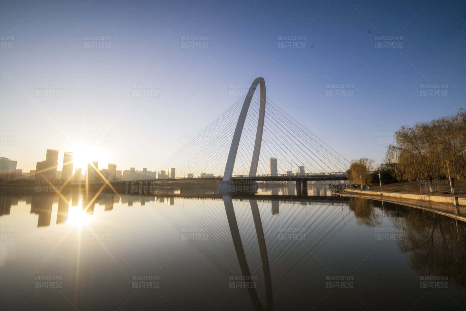 西安地标彩虹桥浐灞图片