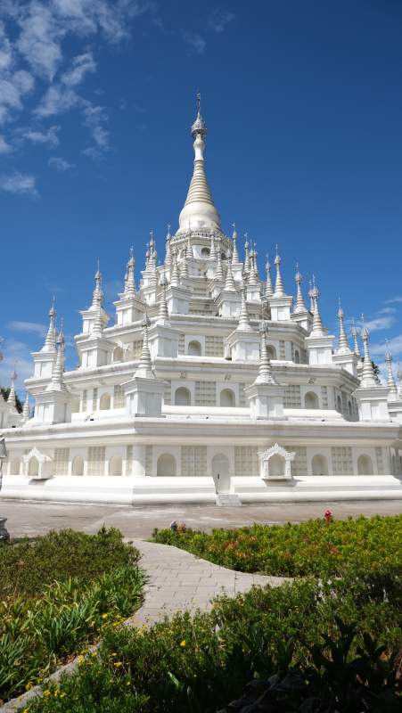 云南最美佛塔——芒市银塔 图片