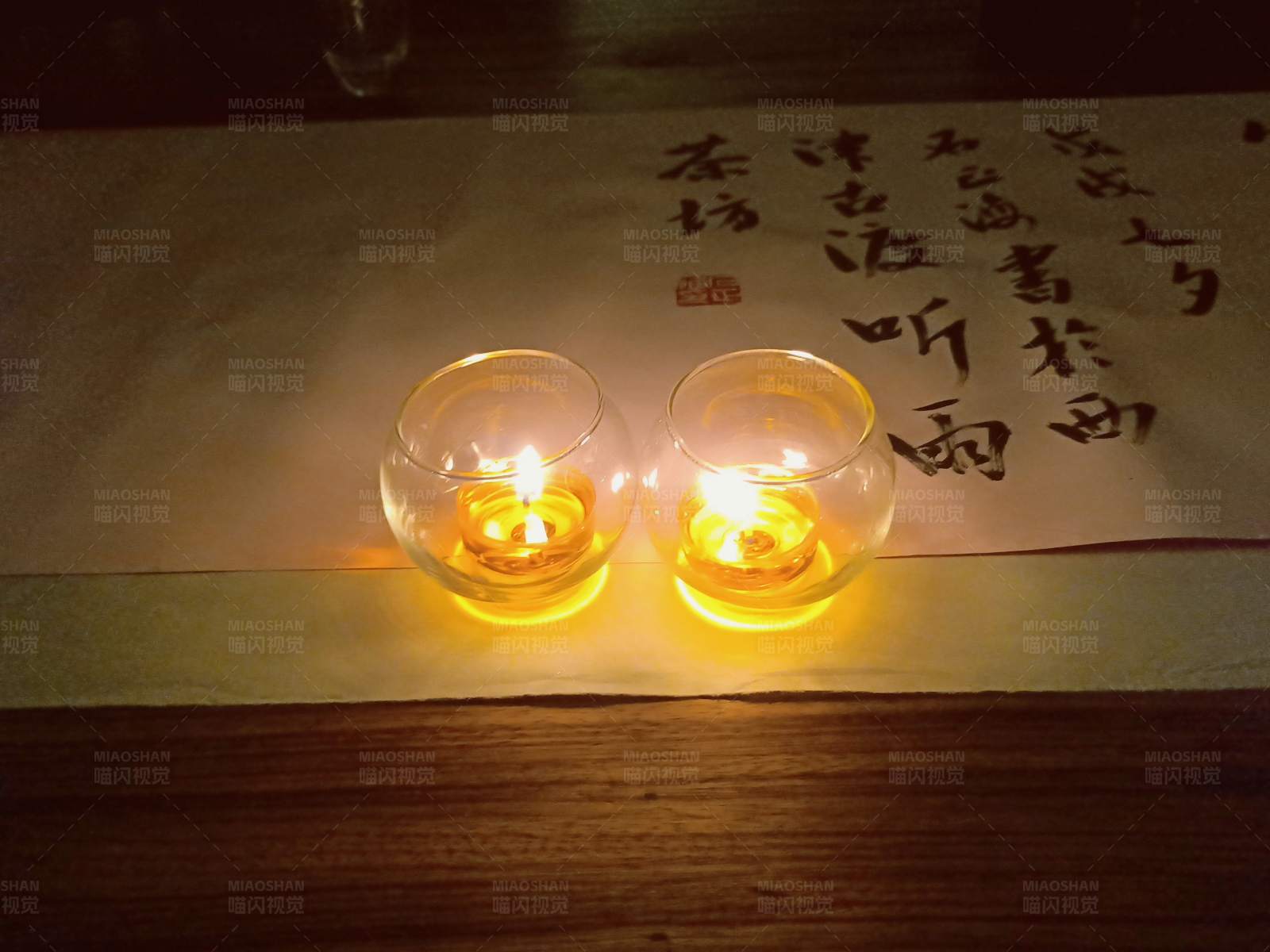烛光与书法图片
