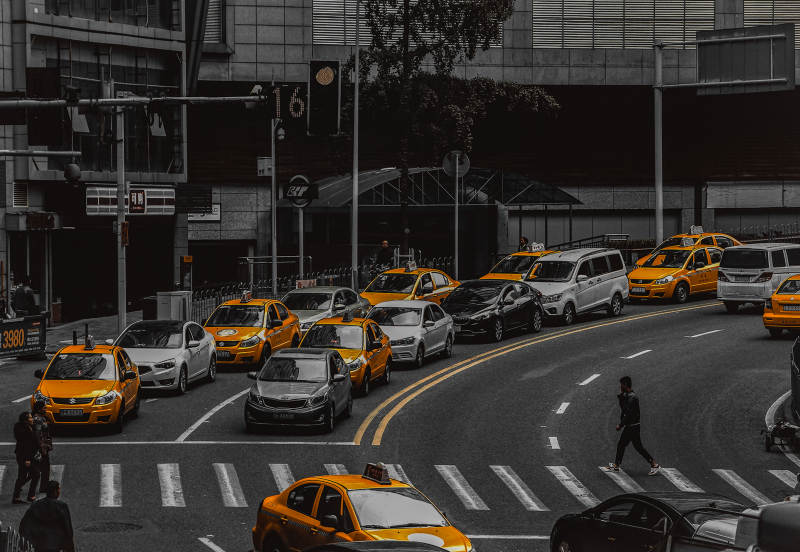 城市交通繁忙景象图片