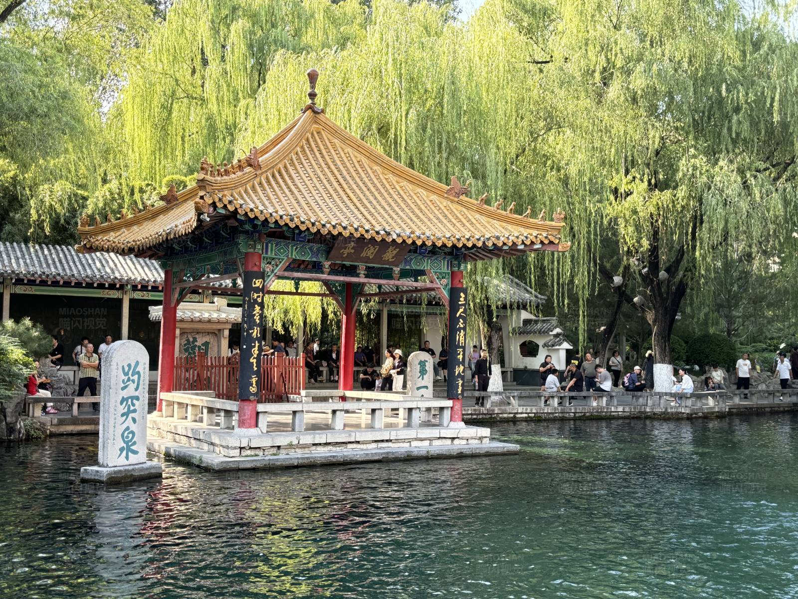 湖心亭  趵突泉图片