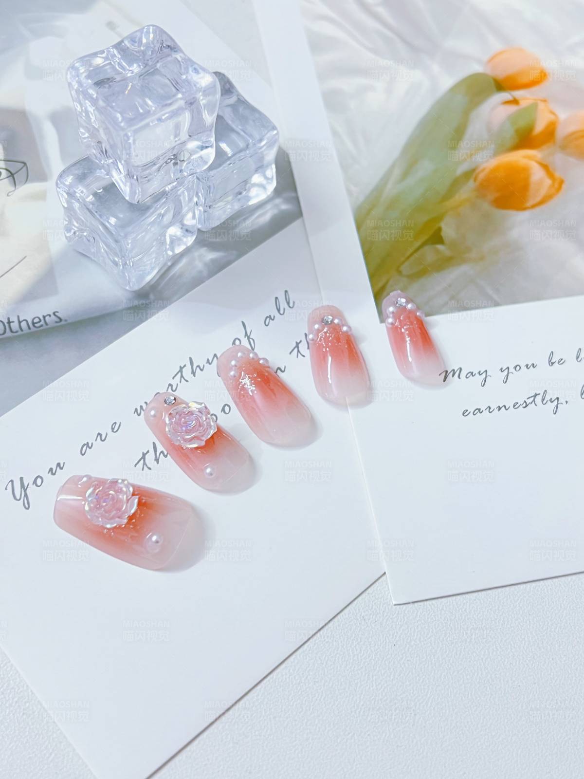 冰晶花朵美甲设计图片