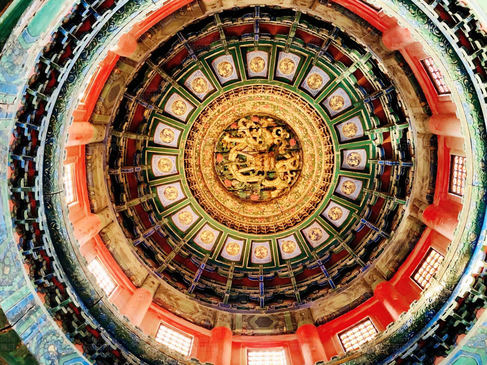 故宫穹顶的华丽装饰图片