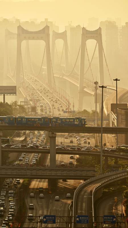 繁忙都市的清晨交通图片