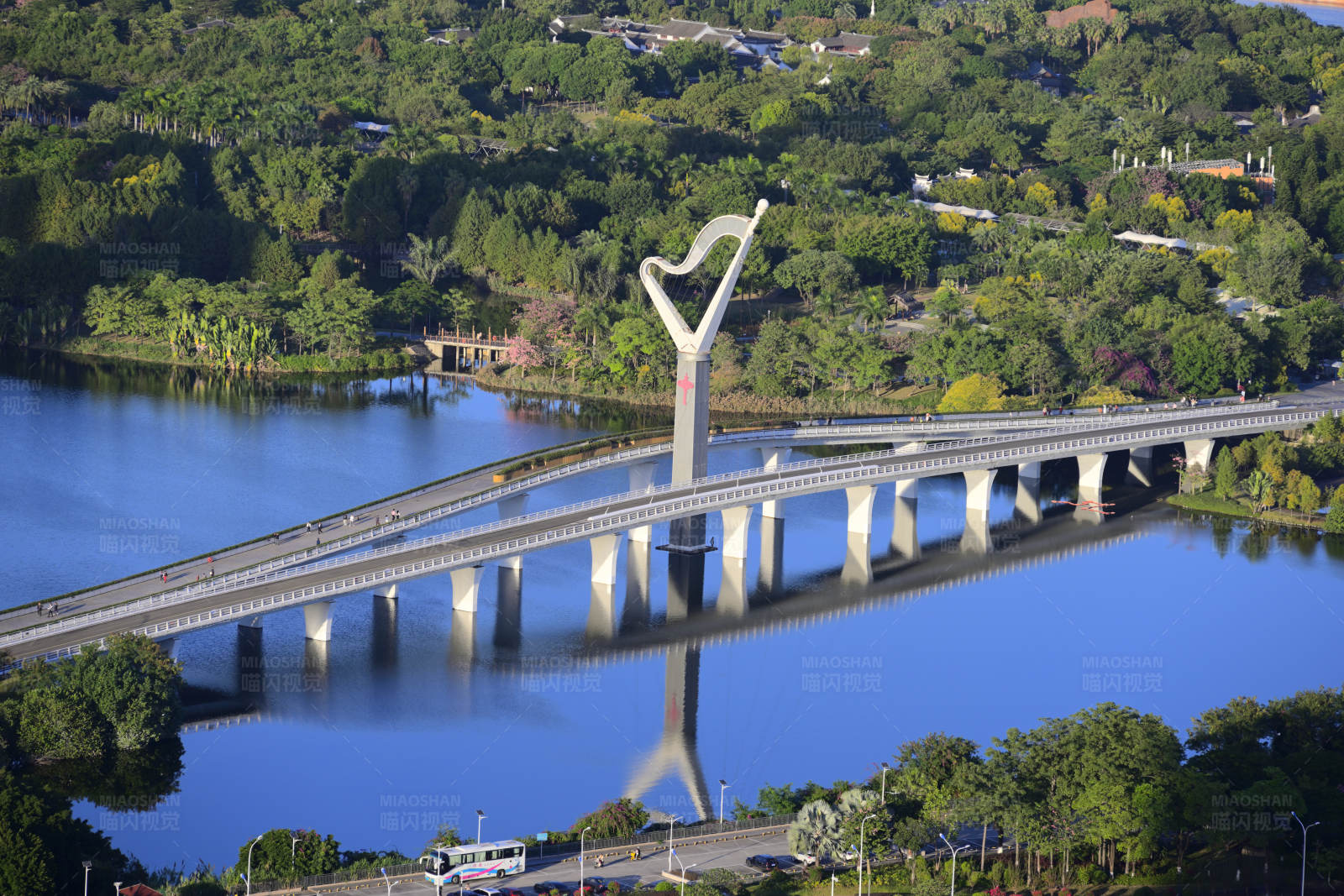 园博苑蕴珍桥倒影图片