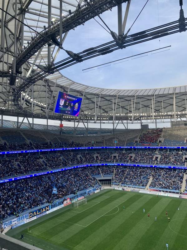 大连足球场盛况图片