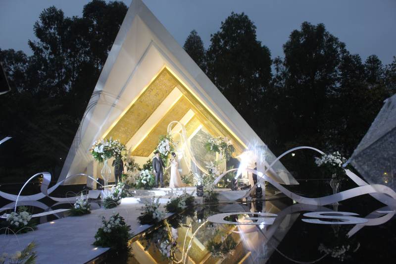 梦幻婚礼夜景图片