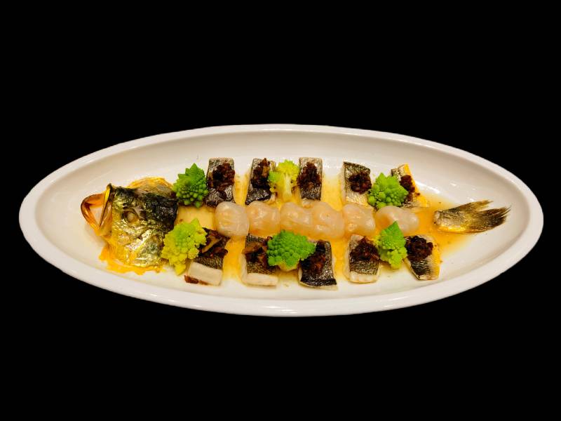 精美烤鱼拼盘图片