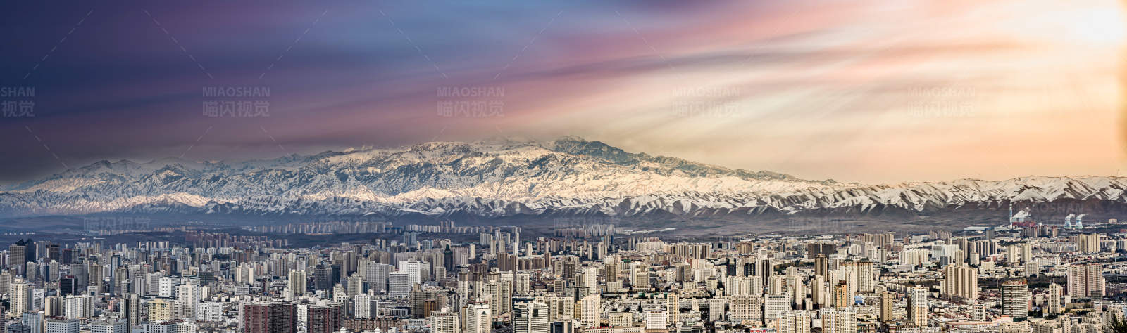 乌鲁木齐雪山全景图片