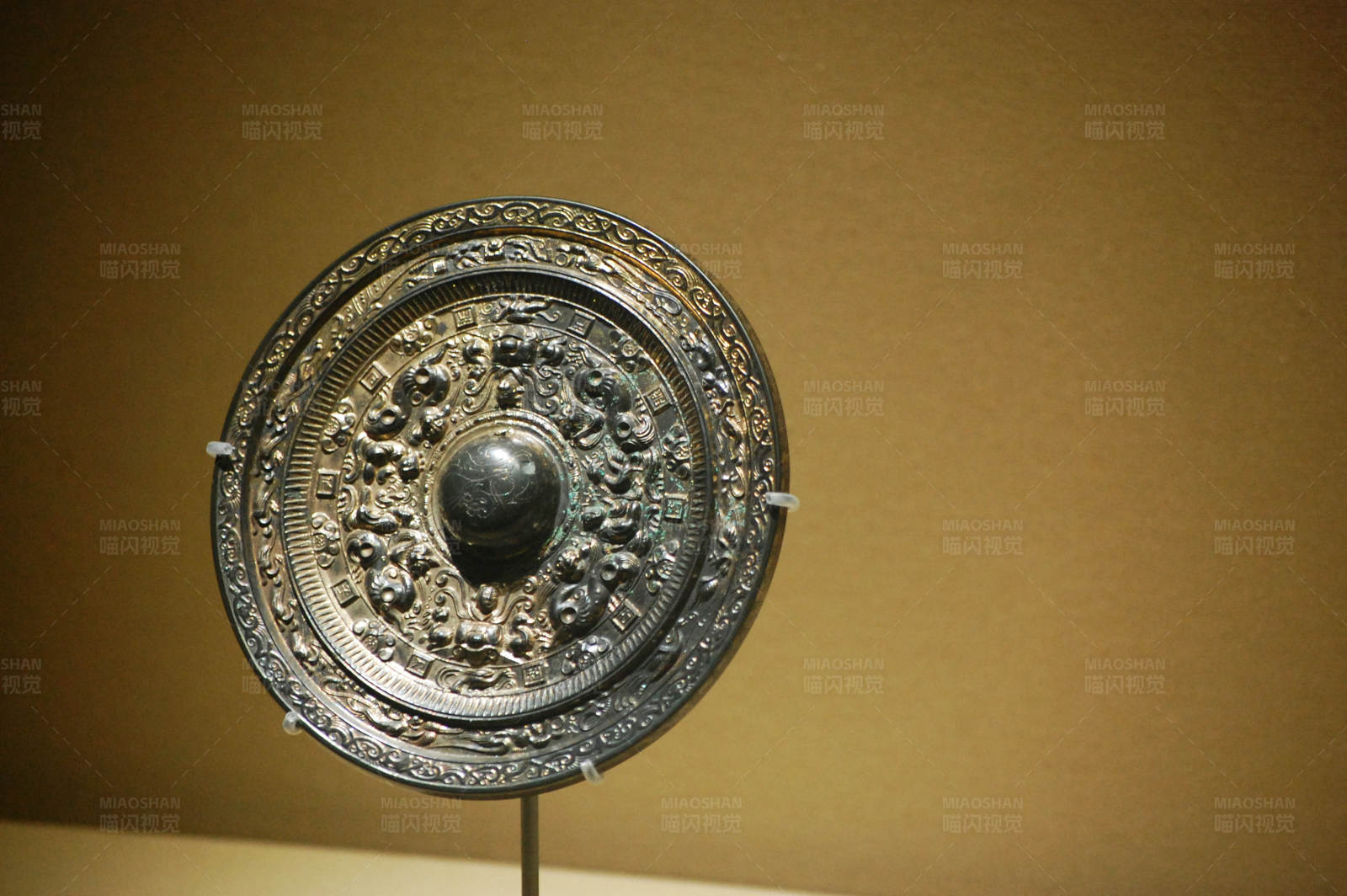 古代鎏金青铜镜展示图片