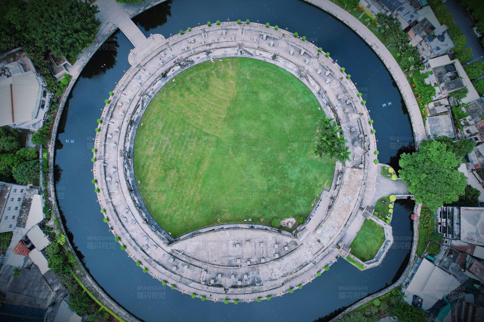 圆形绿地俯瞰图图片