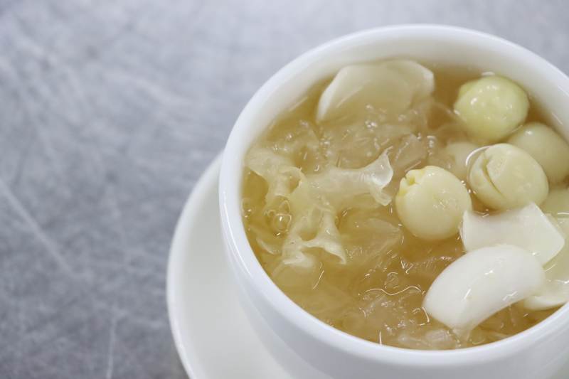 银耳莲子羹图片