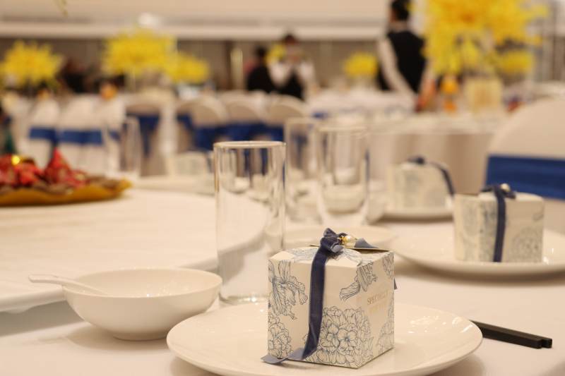 优雅餐桌布置图片