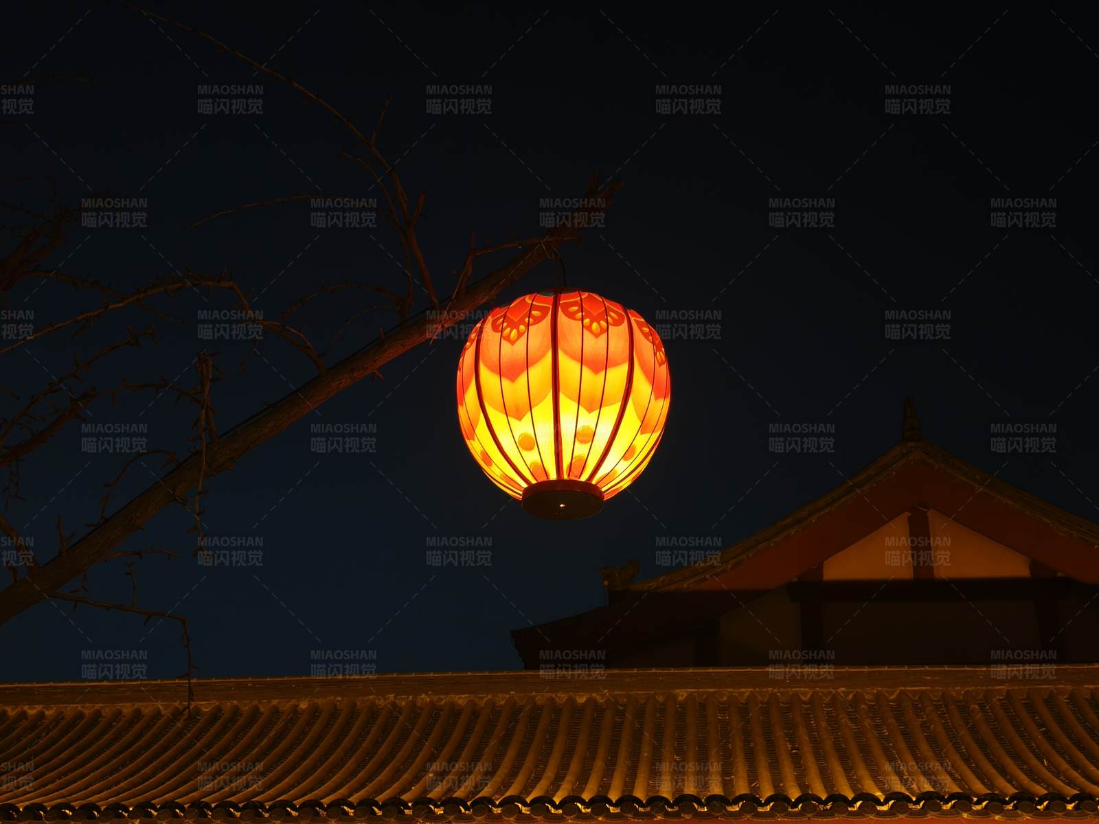 夜空中的灯笼图片