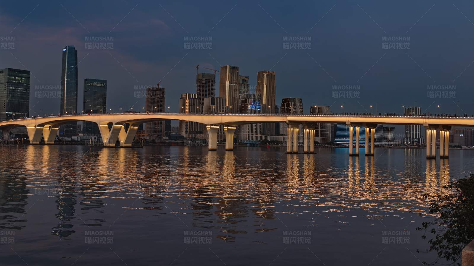 城市夜景桥图片