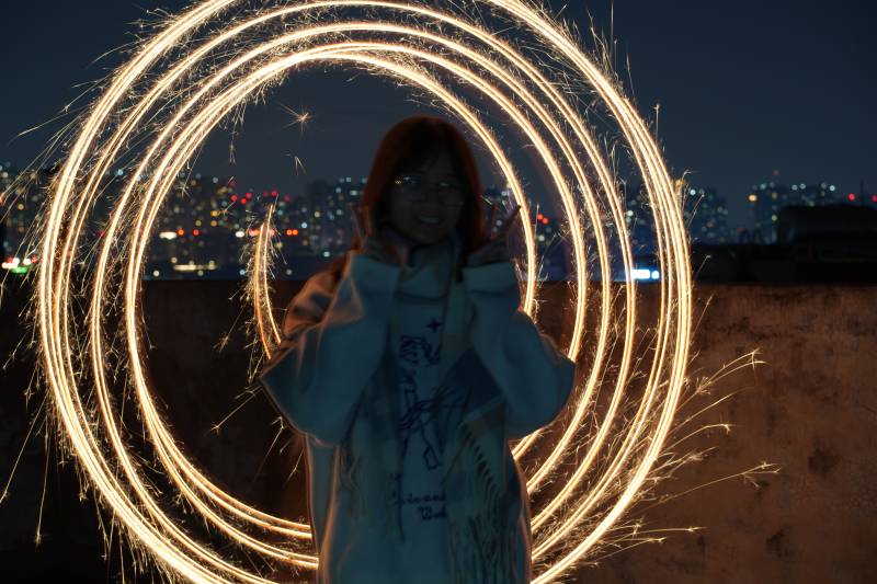 夜空下的光圈图片