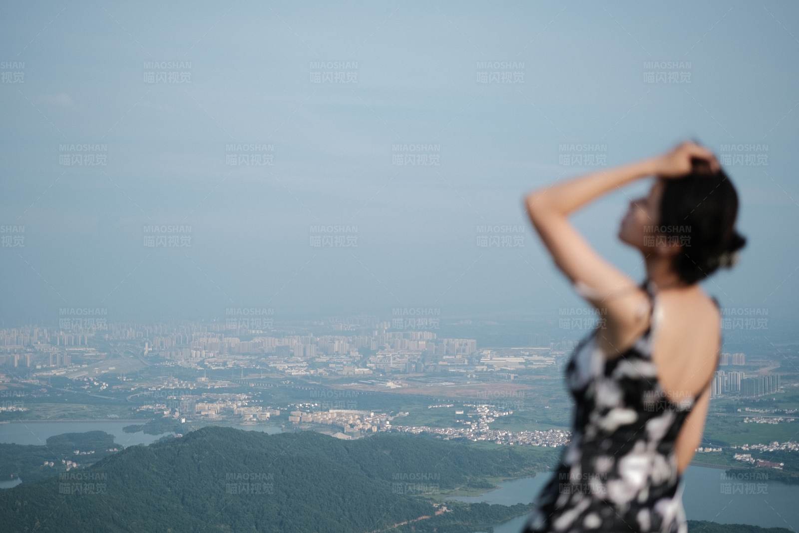 远眺城市的美丽瞬间图片