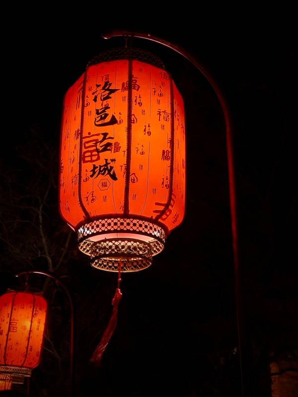 夜色中的红灯笼图片