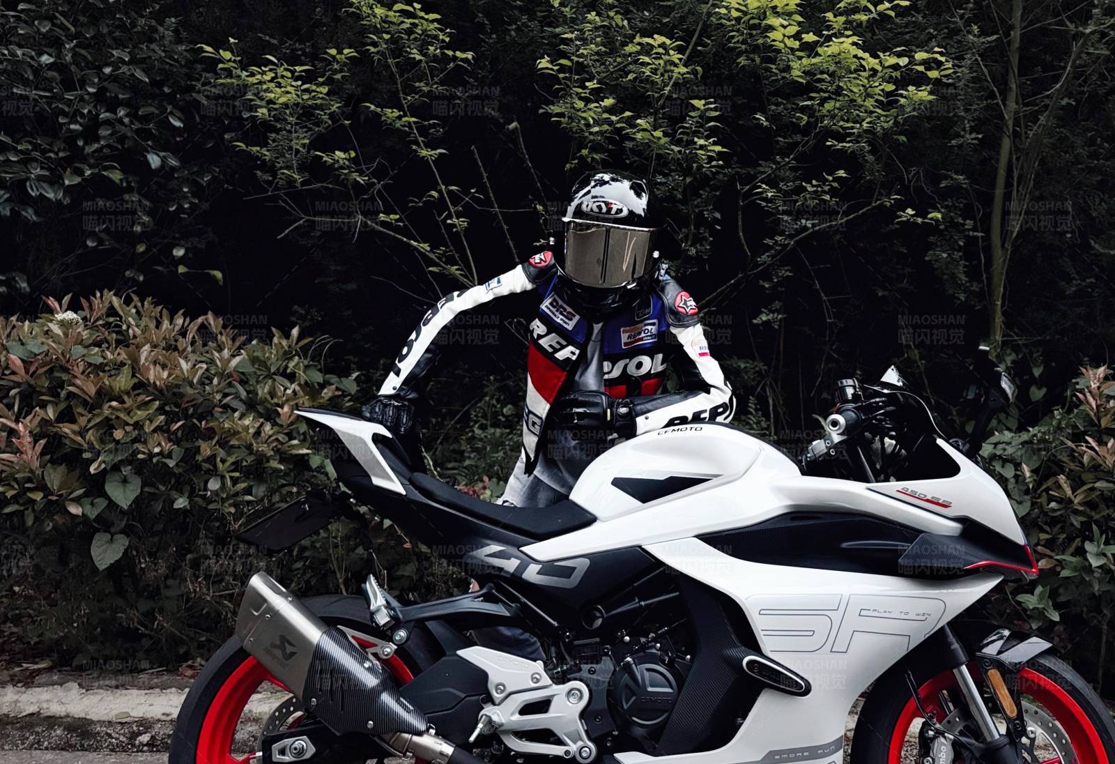 骑手与摩托车图片