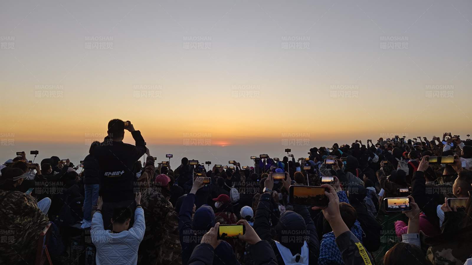 泰山山顶日出图片