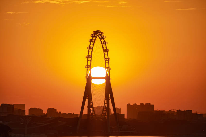 摩天轮日出剪影图片