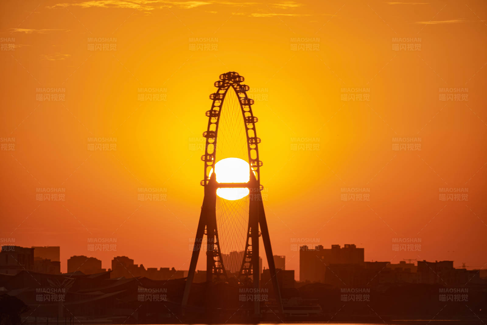 摩天轮日出剪影图片