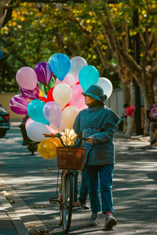 街头气球售卖者图片