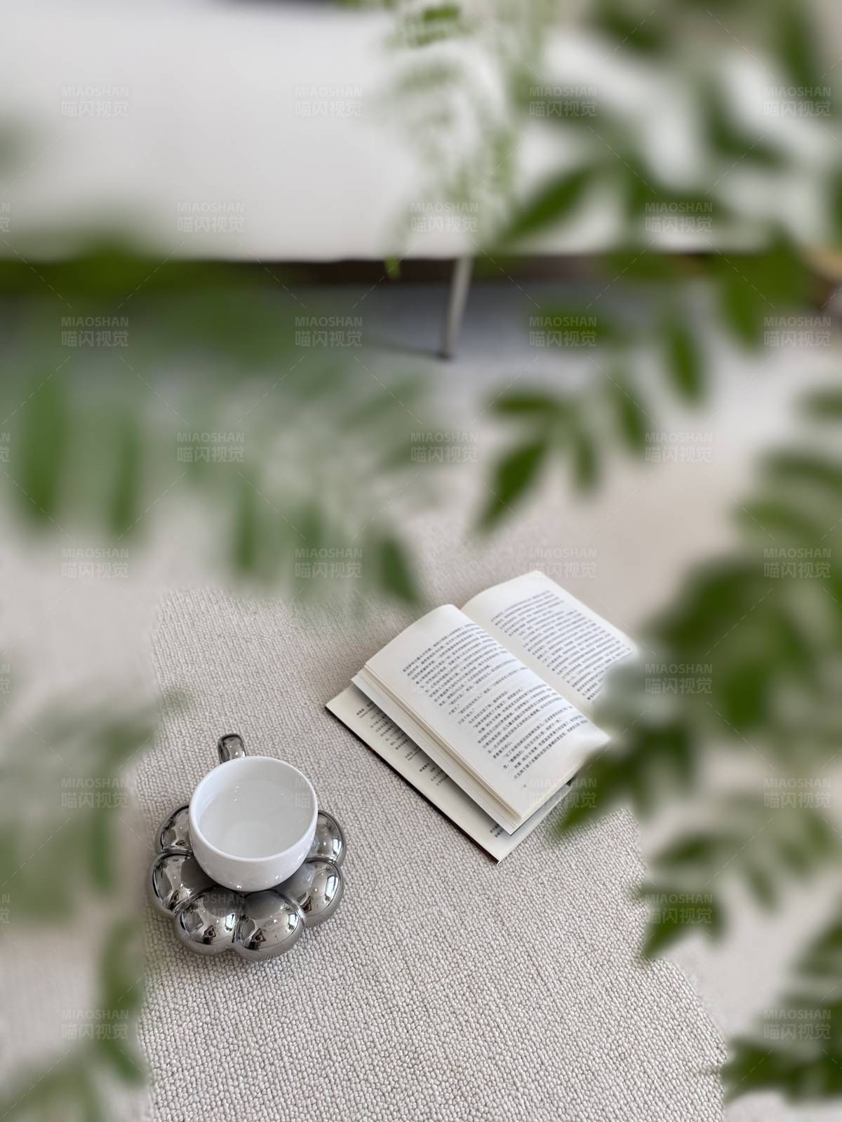 书香与咖啡的宁静时光图片