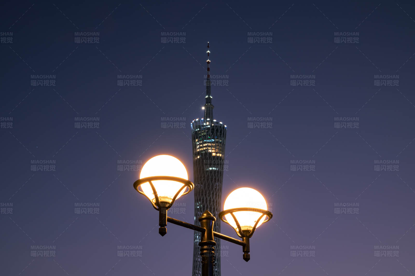 夜幕下的城市之光图片