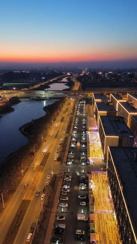 城市黄昏河边夜景图片