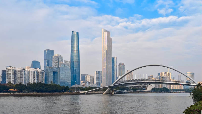 珠江新城天际线--广州海心桥图片