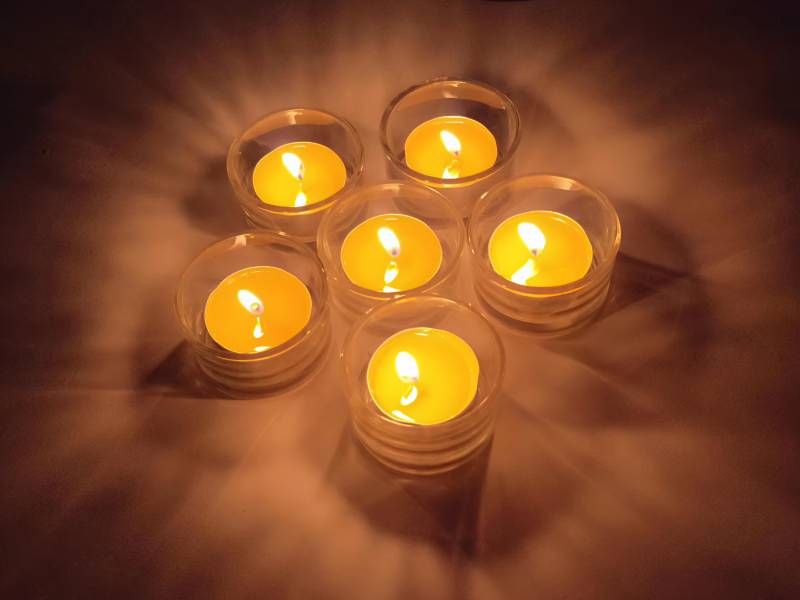 六盏烛光图片