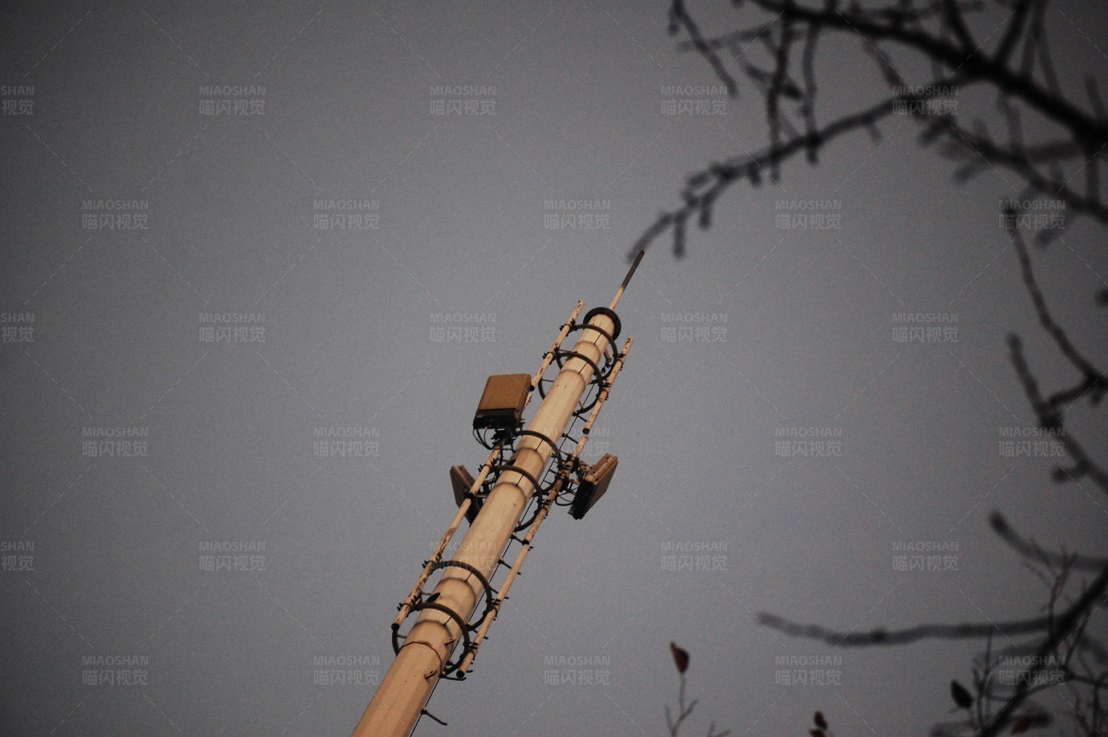 高耸通信塔图片