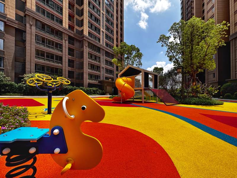 城市中的儿童乐园图片