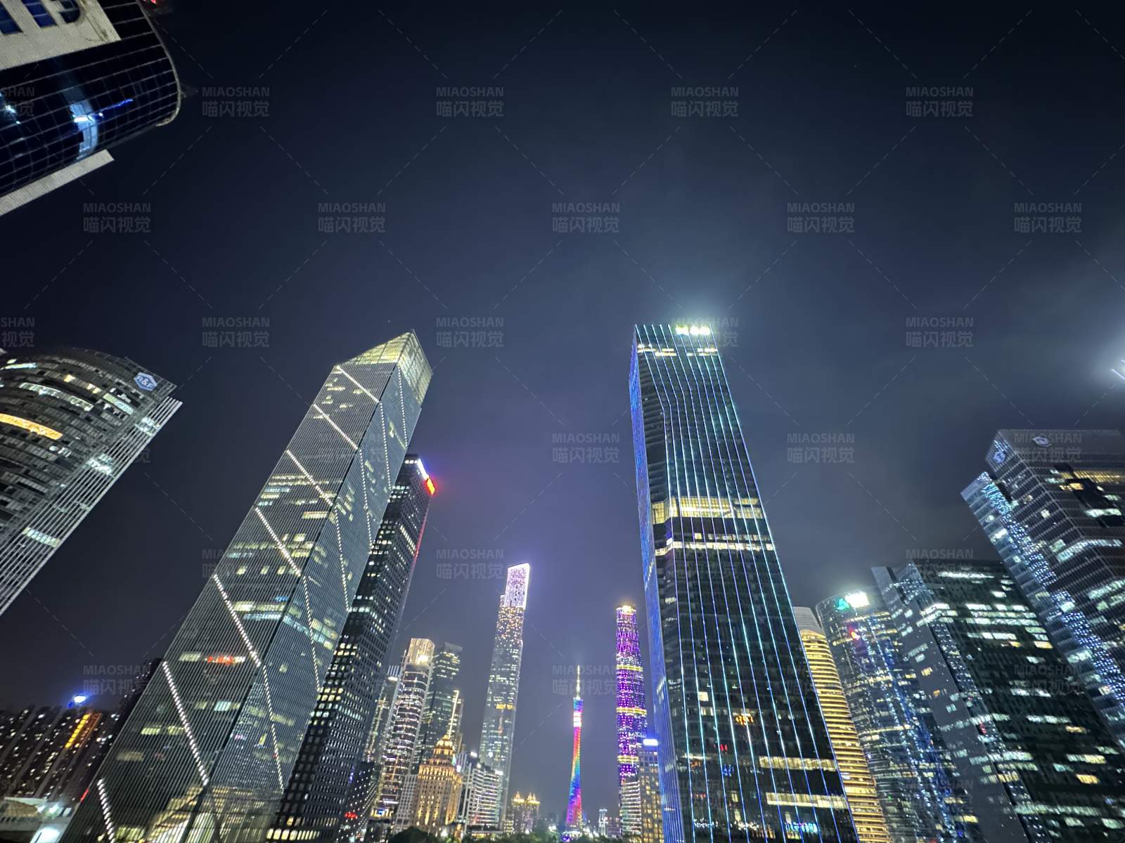 广州夜幕下的城市天际线图片